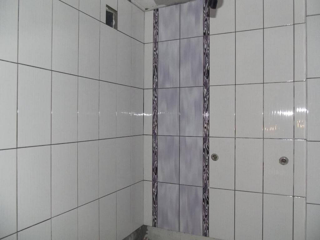 Технология укладки кухонного фартука из плитки на стене и по углам