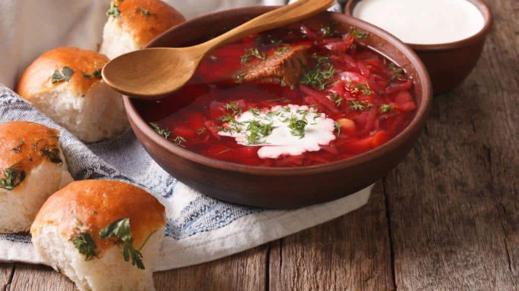 Можно ли ставить горячие продукты в холодильник?