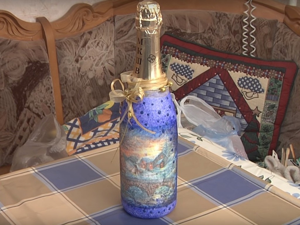 Декупаж новогодних бутылок шампанского своими руками: 5 подробных мастер-классов